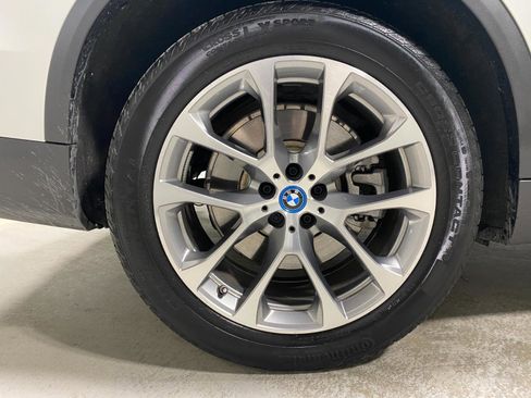 Certified 2025 BMW X5 xDrive50e w/ Premium Package image 26