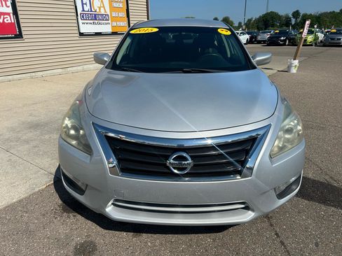 Used 2015 Nissan Altima 2.5 S w/ Power Driver Seat Package FWD image 2