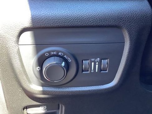 Certified 2025 Jeep Grand Cherokee Laredo X AWD/4WD image 26
