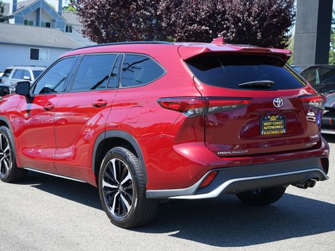 Used 2021 Toyota Highlander XSE AWD/4WD image 3