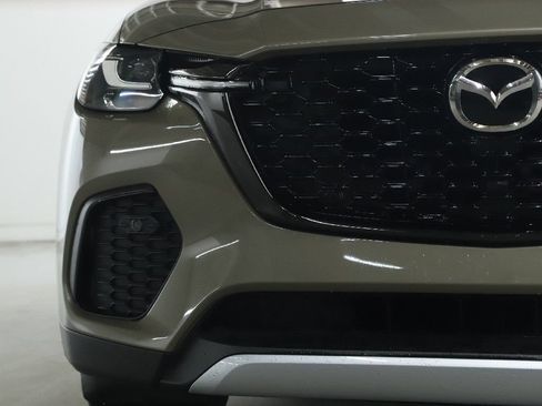 Certified 2025 MAZDA CX-70 Plug-In Hybrid w/ Premium Pkg AWD/4WD image 9