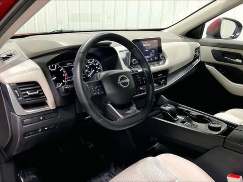 Used 2025 Nissan Rogue SV AWD/4WD image 14
