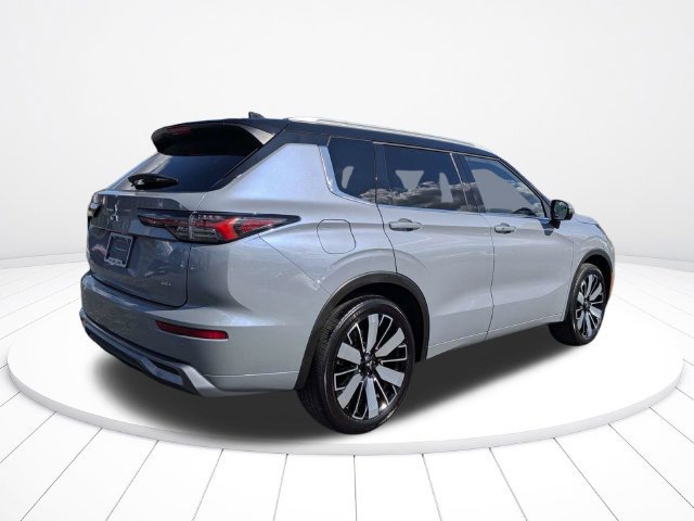 Used 2025 Mitsubishi Outlander SEL FWD image 3