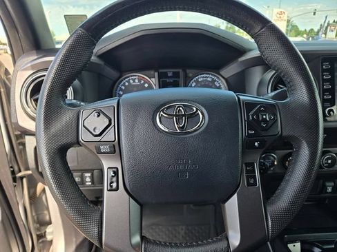 Certified 2020 Toyota Tacoma TRD Off-Road AWD/4WD image 24