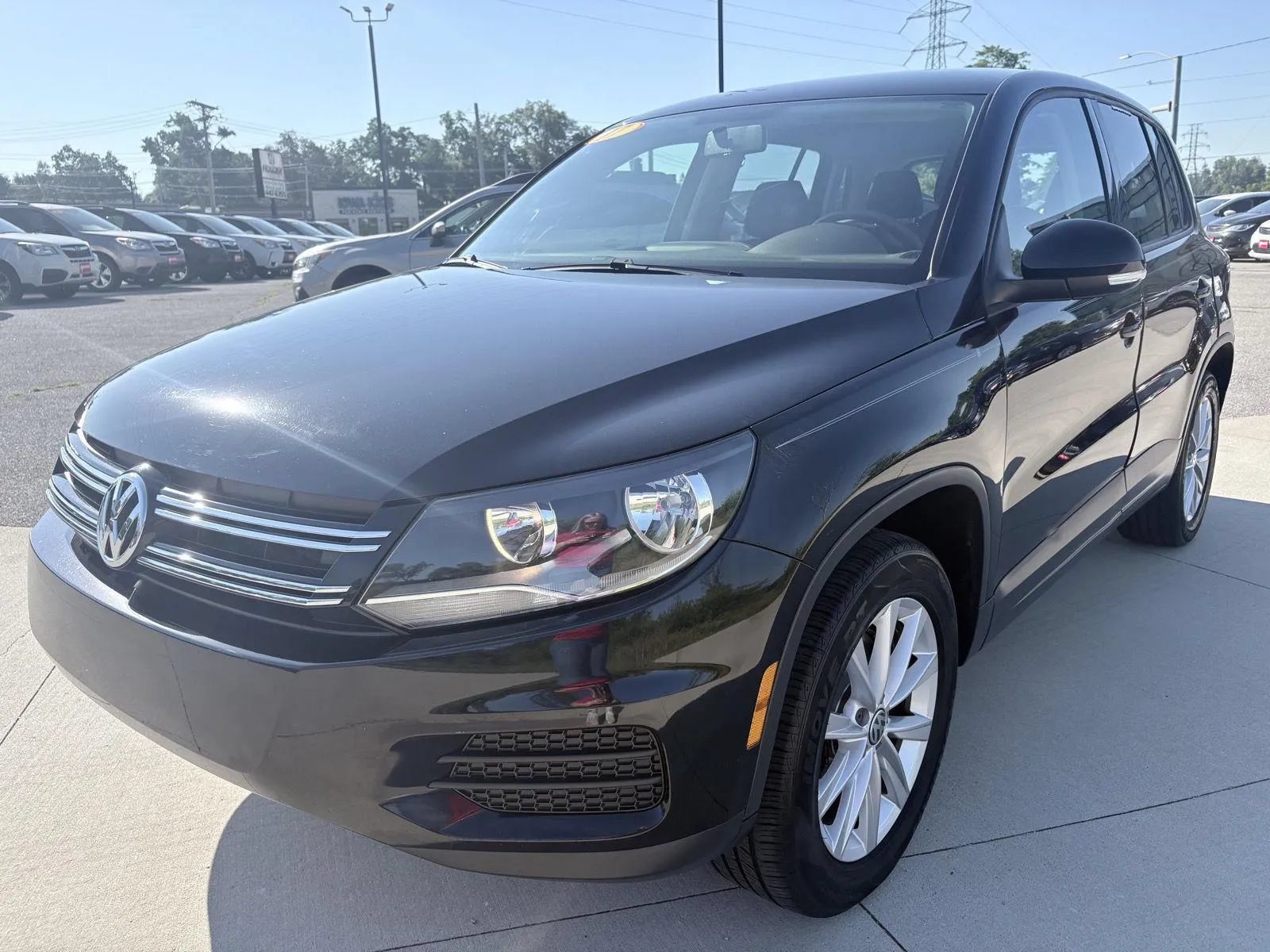 Used 2017 Volkswagen Tiguan S FWD image 3