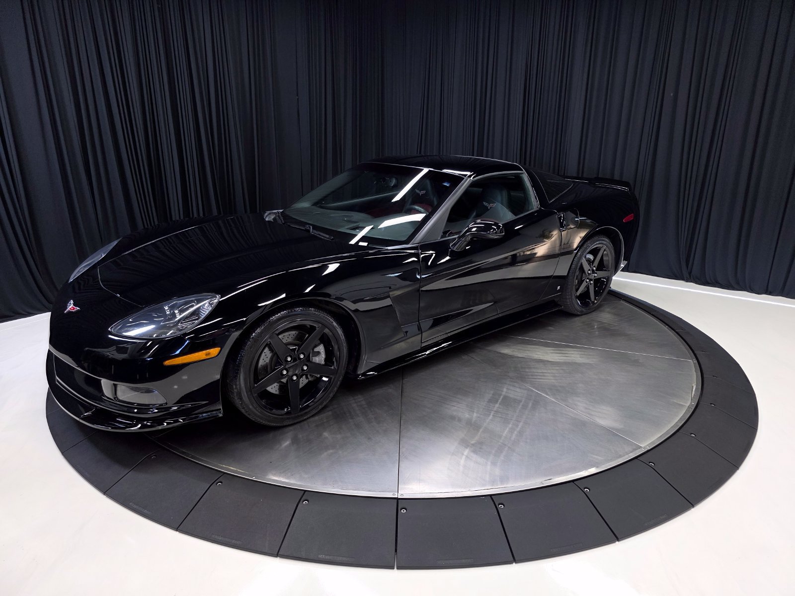 Used 2007 Chevrolet Corvette Coupe w/ Preferred Equipment Group RWD image 8