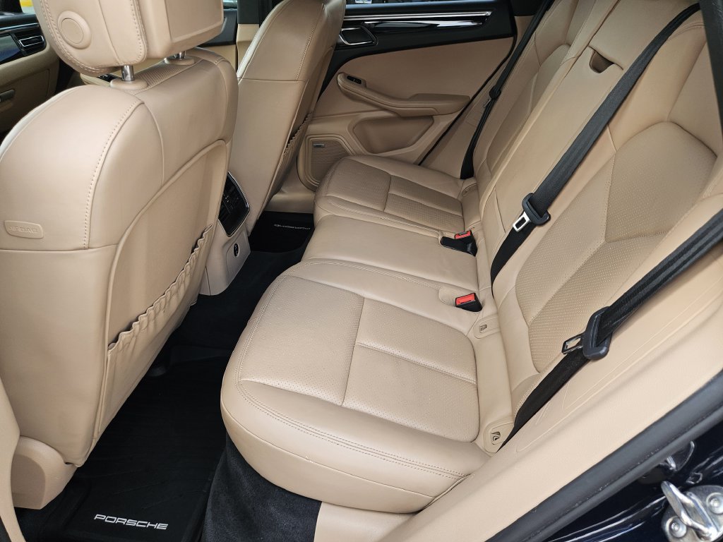 Used 2021 Porsche Macan AWD/4WD image 14