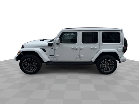 Used 2022 Jeep Wrangler Unlimited Sahara image 5