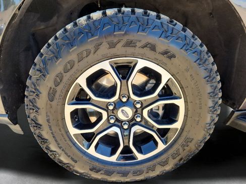 Used 2024 Ford Expedition XLT AWD/4WD image 18