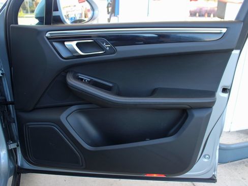Used 2020 Porsche Macan AWD/4WD image 47
