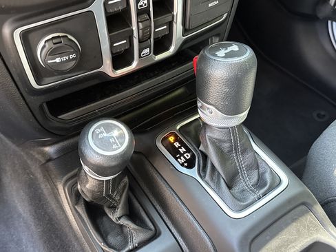 Used 2024 Jeep Wrangler Unlimited Sahara AWD/4WD image 28