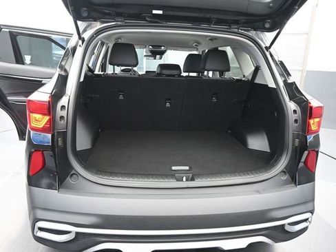 Used 2023 Kia Seltos S w/ Navigation Package image 8