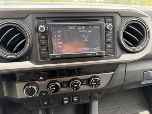 Used 2018 Toyota Tacoma SR5 AWD/4WD image 25