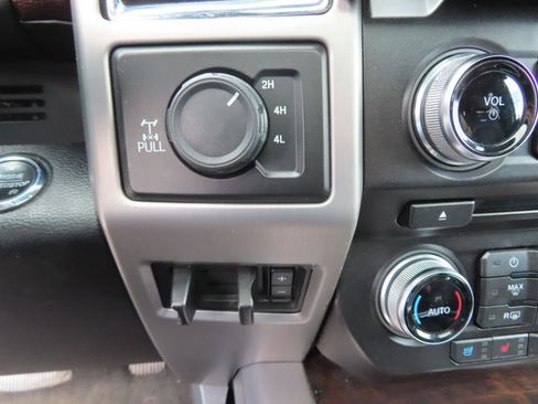 Used 2017 Ford F350 Platinum w/ Platinum Ultimate Package AWD/4WD image 40