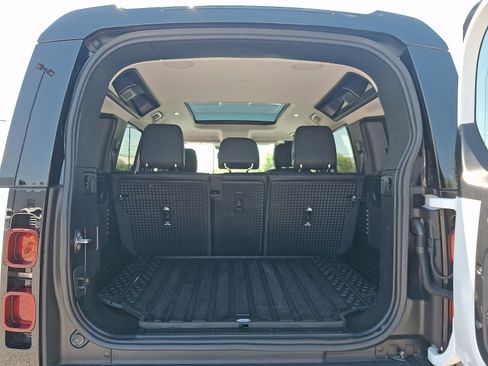 Used 2023 Land Rover Defender 110 SE AWD/4WD image 28
