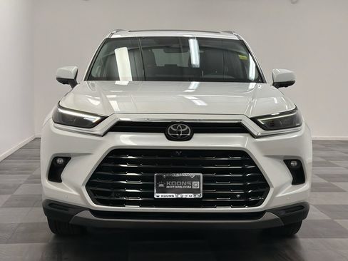 Used 2025 Toyota Grand Highlander AWD image 3