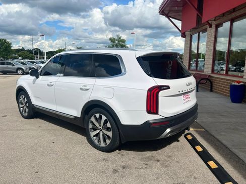 Used 2022 Kia Telluride EX w/ EX Premium Package FWD image 5