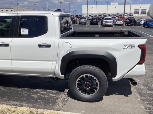 New 2025 Toyota Tacoma TRD Off-Road image 8
