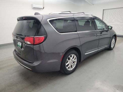 Used 2020 Chrysler Pacifica Touring-L FWD image 10
