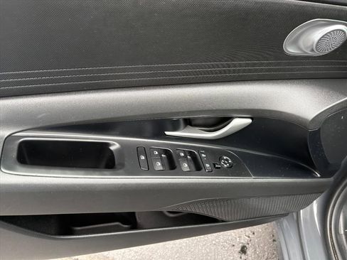 Certified 2025 Hyundai Elantra SE image 19