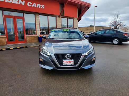 Used 2022 Nissan Altima 2.5 SV image 2
