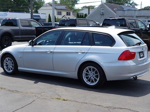 Used 2010 BMW 328i xDrive Wagon AWD/4WD image 2