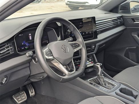 Used 2025 Volkswagen Jetta Sport image 15