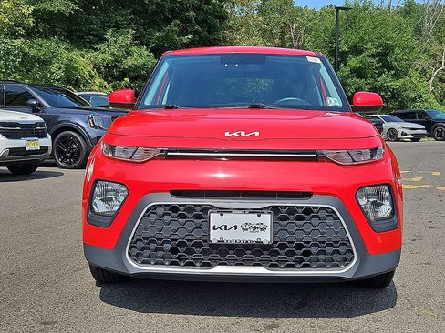 Used 2022 Kia Soul LX FWD image 2