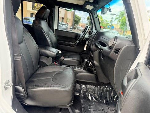 Used 2015 Jeep Wrangler Unlimited Sahara AWD/4WD image 15