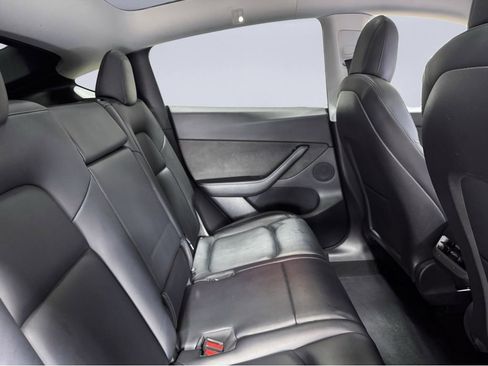 Used 2021 Tesla Model Y Long Range image 21