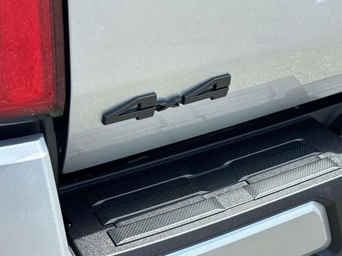 Used 2025 Toyota Tacoma TRD Sport AWD/4WD image 8