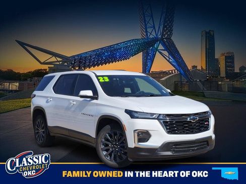 Used 2023 Chevrolet Traverse RS w/ LPO, Floor Liner Package FWD image 1