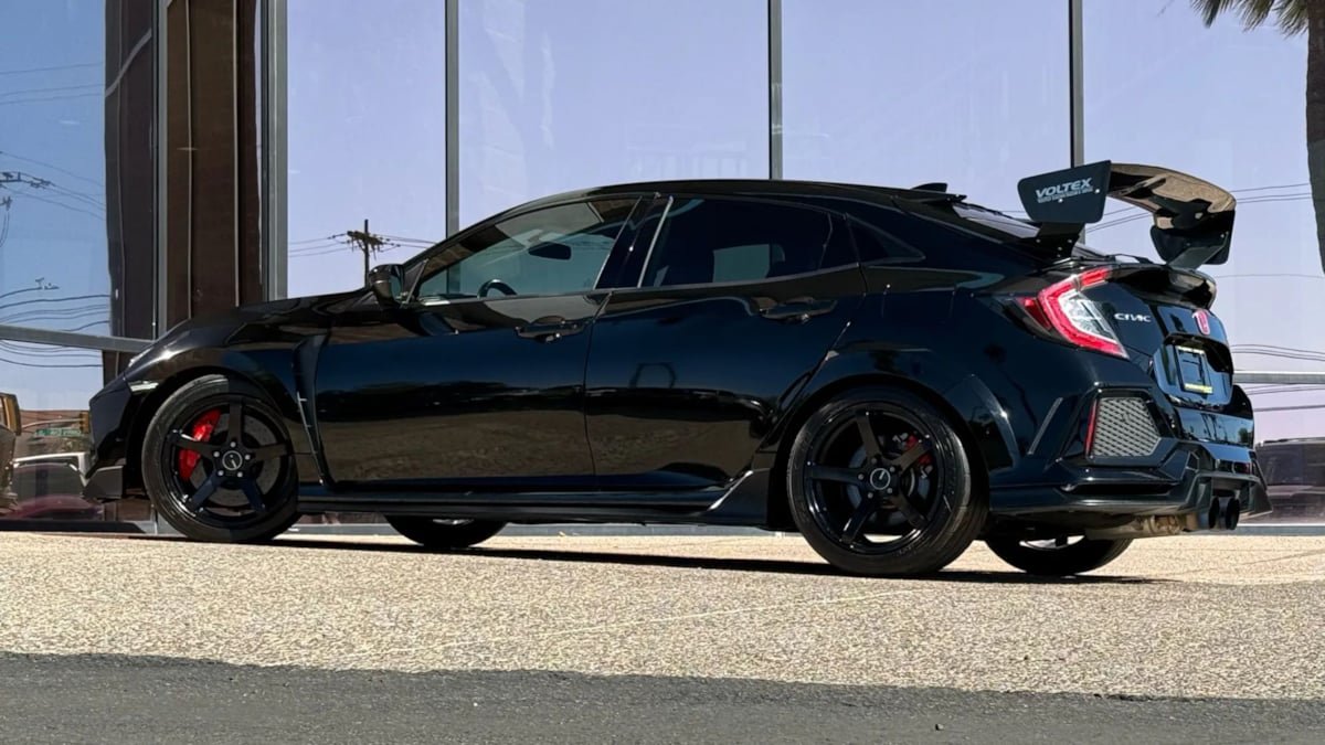 Used 2017 Honda Civic Type R image 9