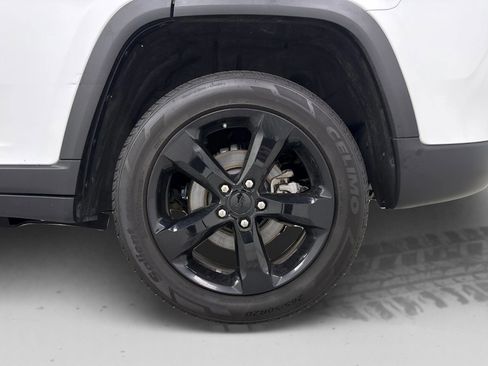 Used 2023 Jeep Grand Cherokee Limited w/ Luxury Tech Group II image 24