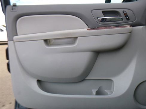 Used 2012 Chevrolet Suburban LT image 17