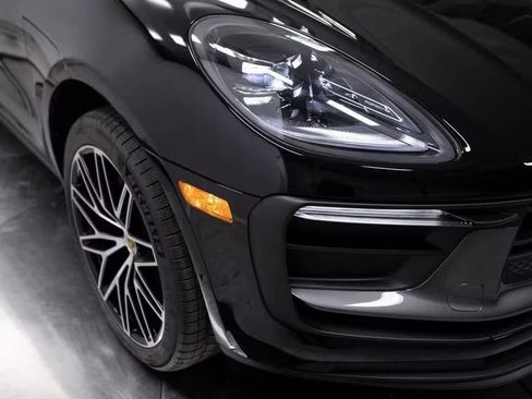 Certified 2025 Porsche Macan Turbo image 12