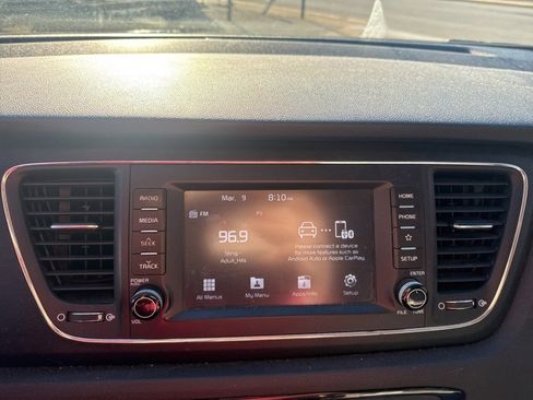 Used 2020 Kia Sedona LX image 13