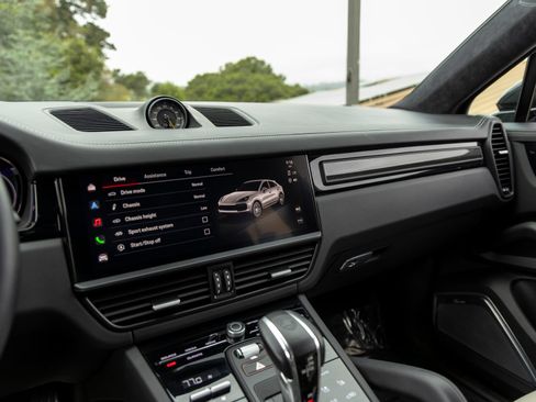 Certified 2023 Porsche Cayenne Turbo GT AWD/4WD image 40