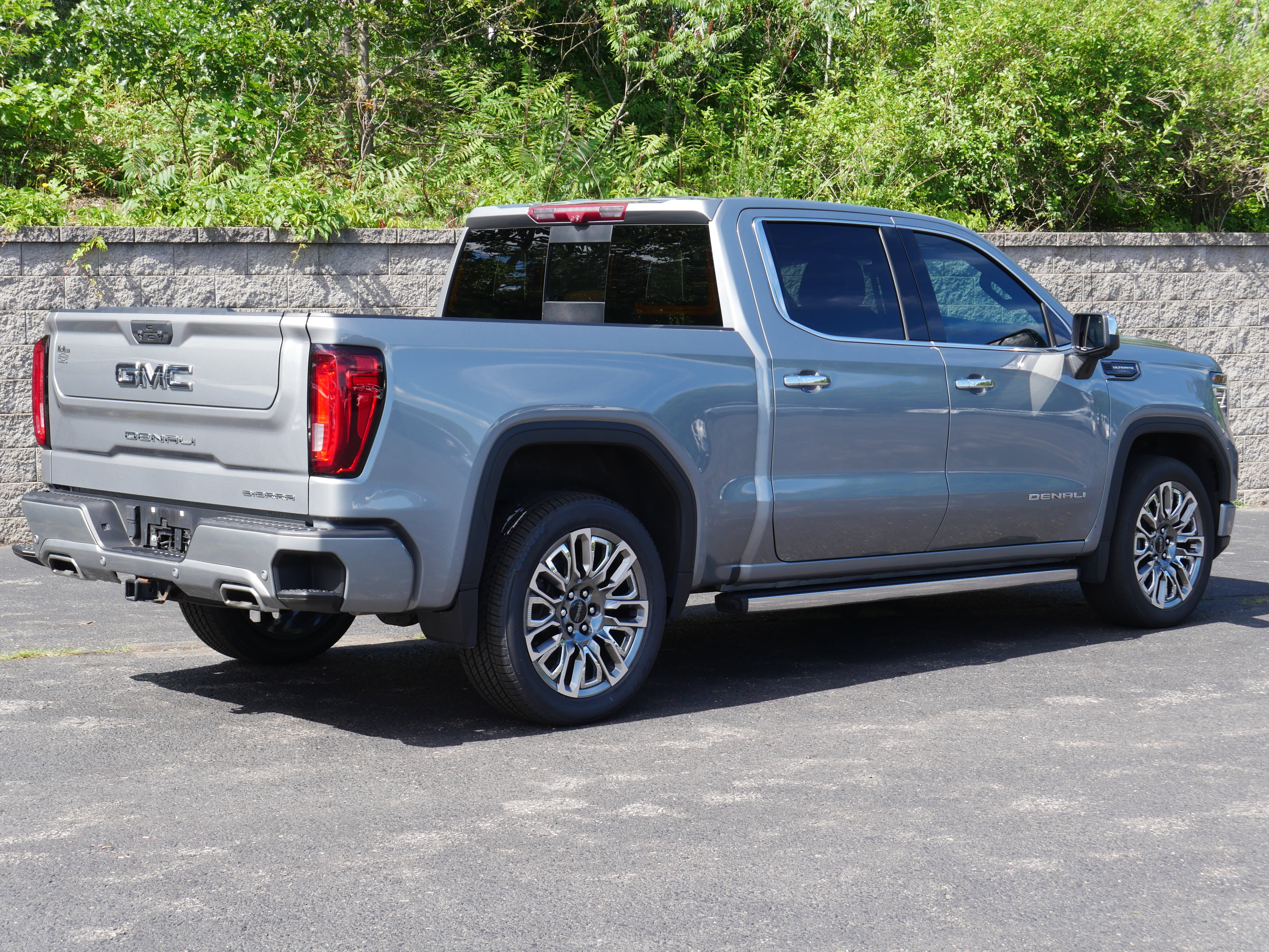 Certified 2023 GMC Sierra 1500 Denali Ultimate AWD/4WD image 9