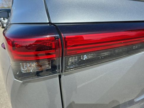 Used 2023 Toyota Highlander Limited image 35
