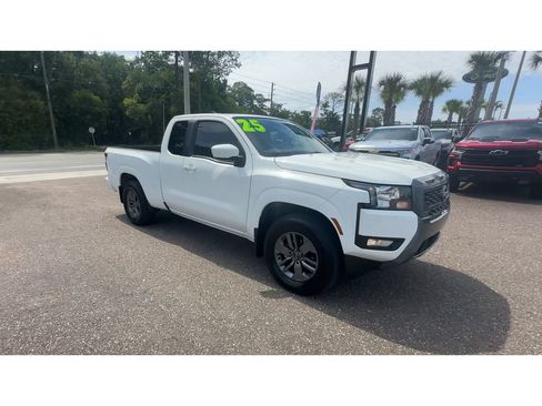Used 2025 Nissan Frontier SV w/ SV Convenience Package RWD image 9