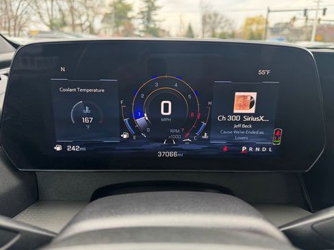 Used 2025 Chevrolet Traverse LT image 29