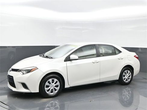 Used 2015 Toyota Corolla LE image 2