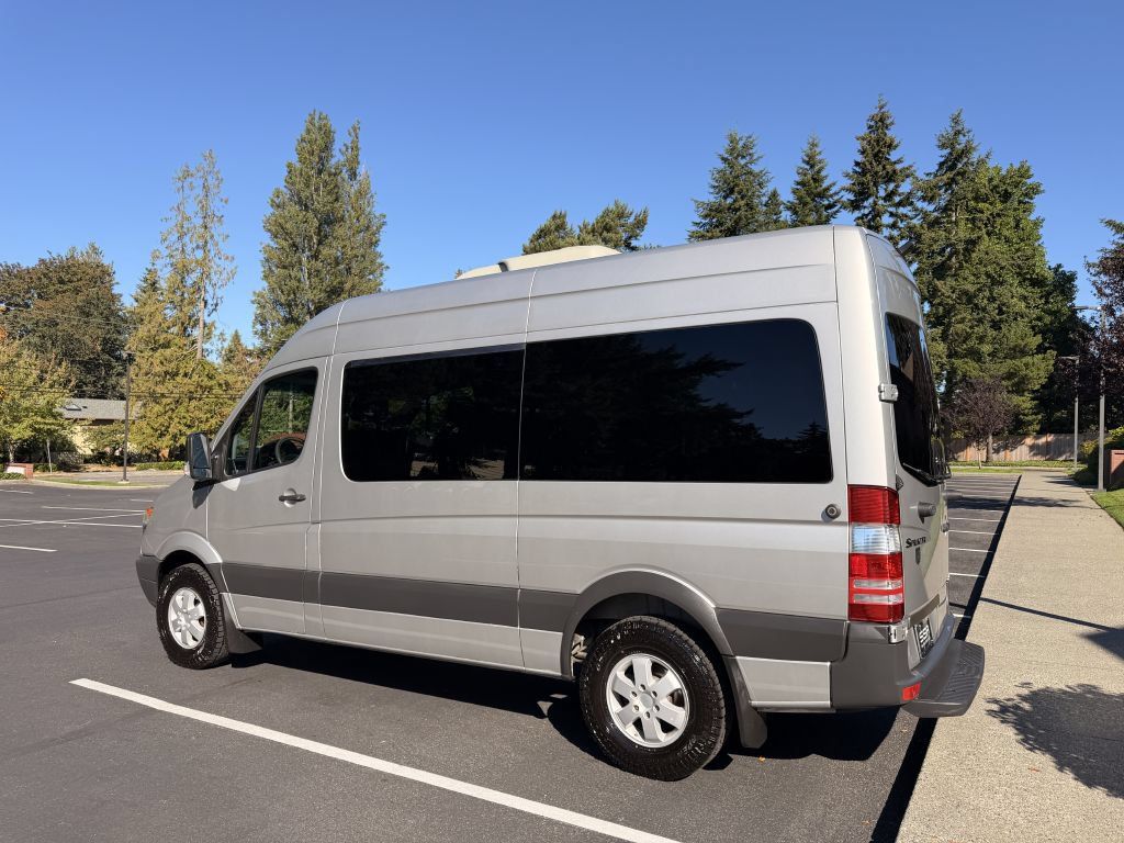 Used 2009 Freightliner Sprinter 2500 RWD image 7