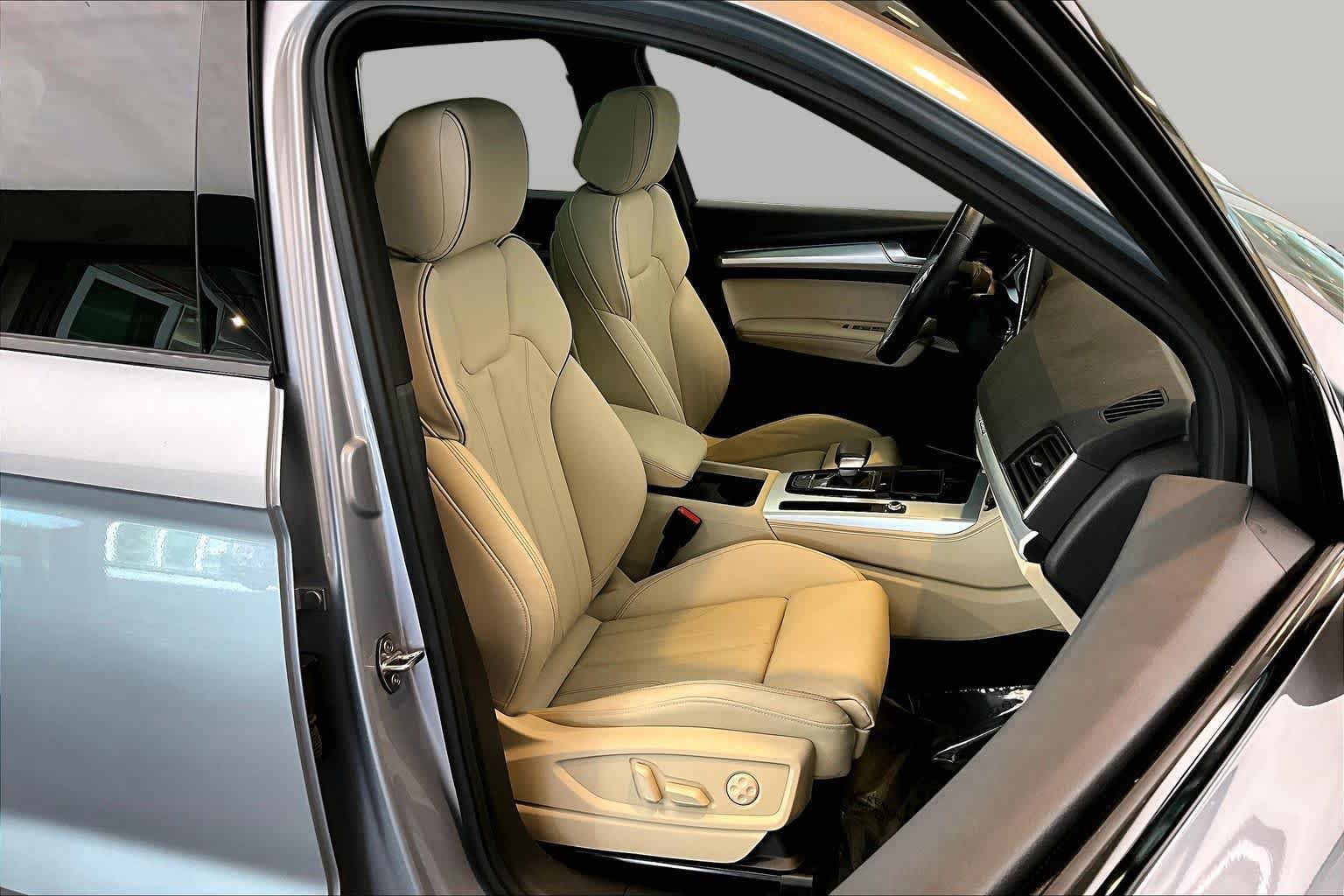 Certified 2025 Audi Q5 2.0T Premium Plus w/ Premium Plus Package AWD/4WD image 9