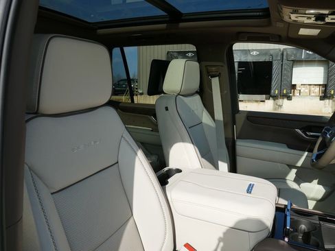 New 2026 GMC Yukon Denali w/ Denali Reserve Package image 11