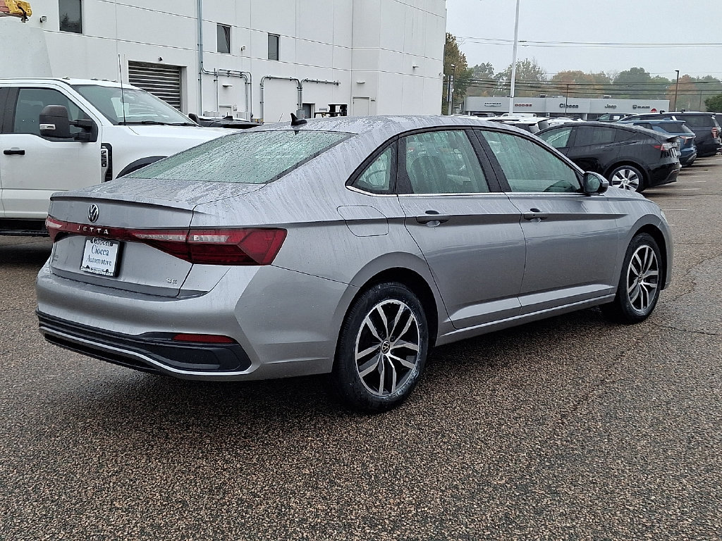 Used 2025 Volkswagen Jetta SE FWD image 9