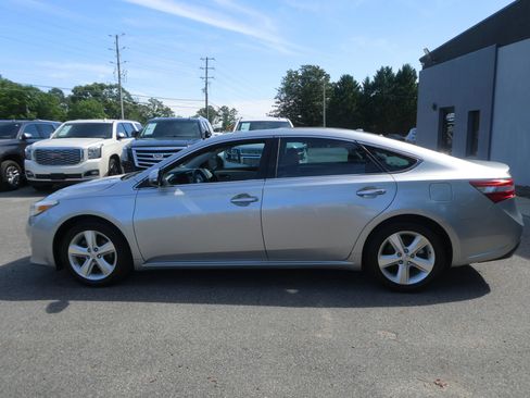 Used 2015 Toyota Avalon XLE Premium FWD image 9