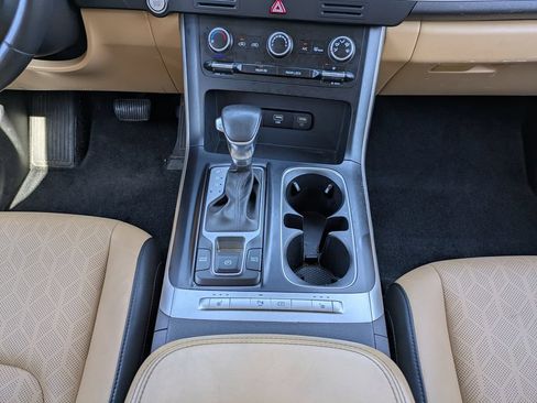 Used 2024 Kia Carnival LX FWD image 20