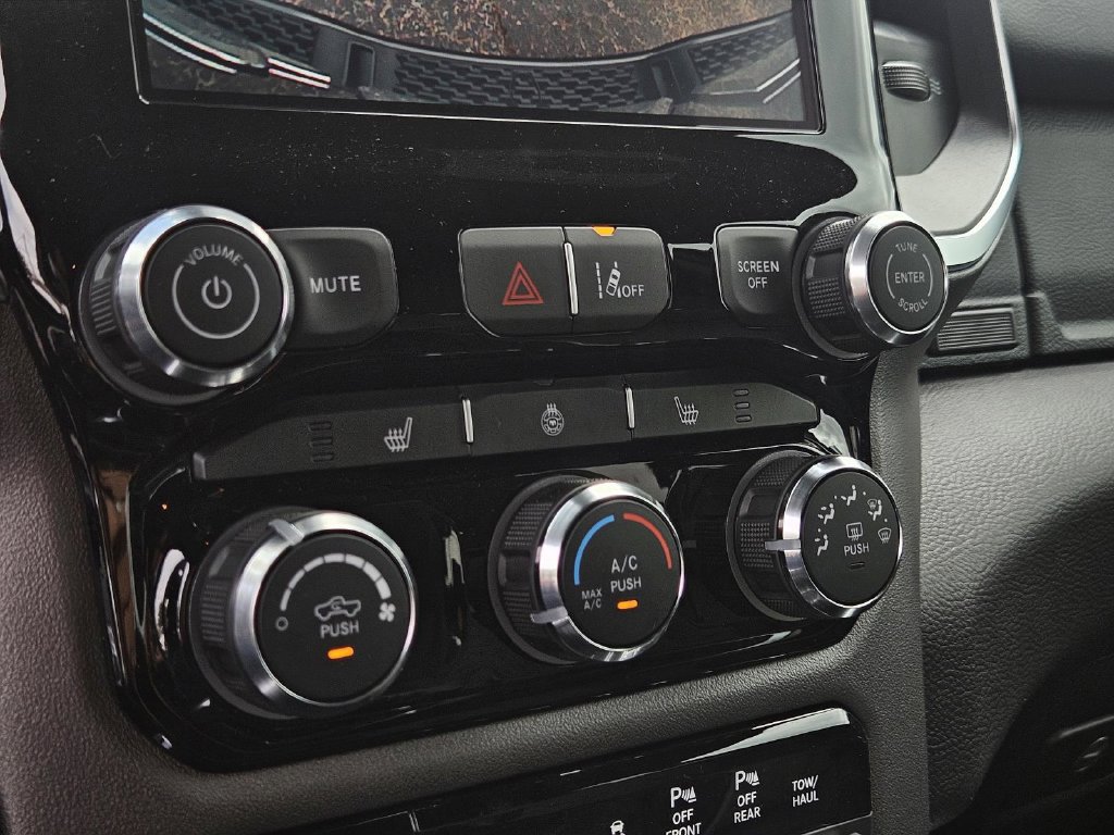Used 2026 RAM 1500 4x4 Crew Cab image 27